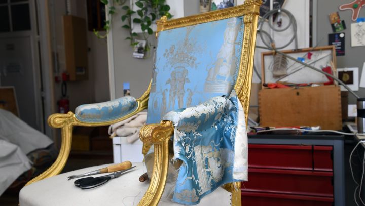 restauration d’un fauteuil du XVIIIe siècle au Mobilier national