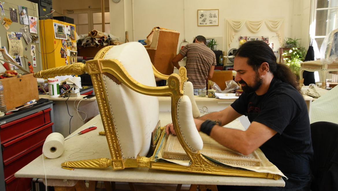 restauration d’un fauteuil du XVIIIe siècle au Mobilier national